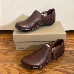 Clarks Collection Leather Slip On Shoes Ashland Palm Mahogany size 5 NWT